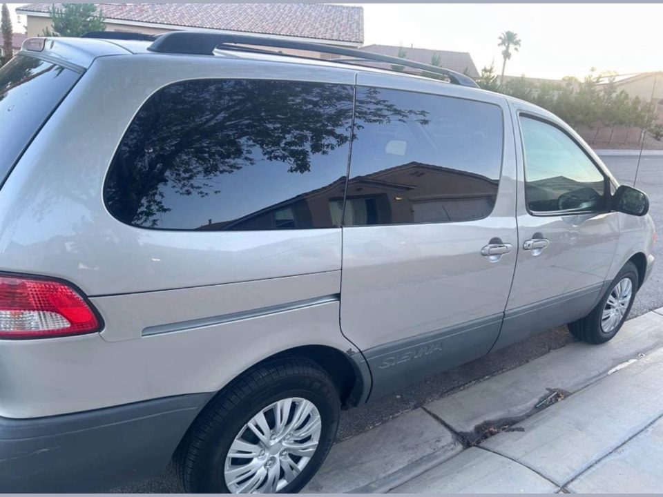 2003 Toyota Sienne CE Minivan