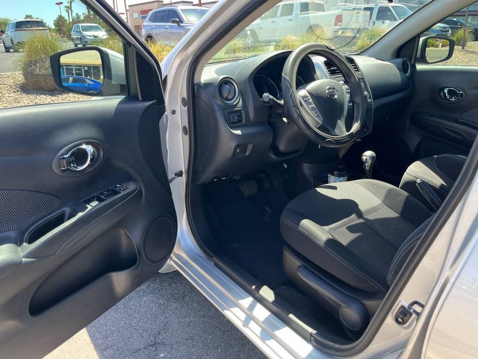 2015 Nissan Versa SV 4cyl auto with and 43k orig