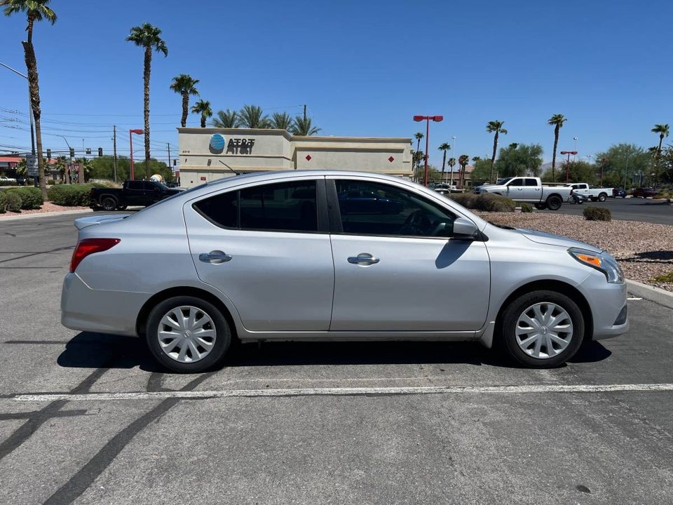 2015 Nissan Versa SV 4cyl auto with and 43k orig