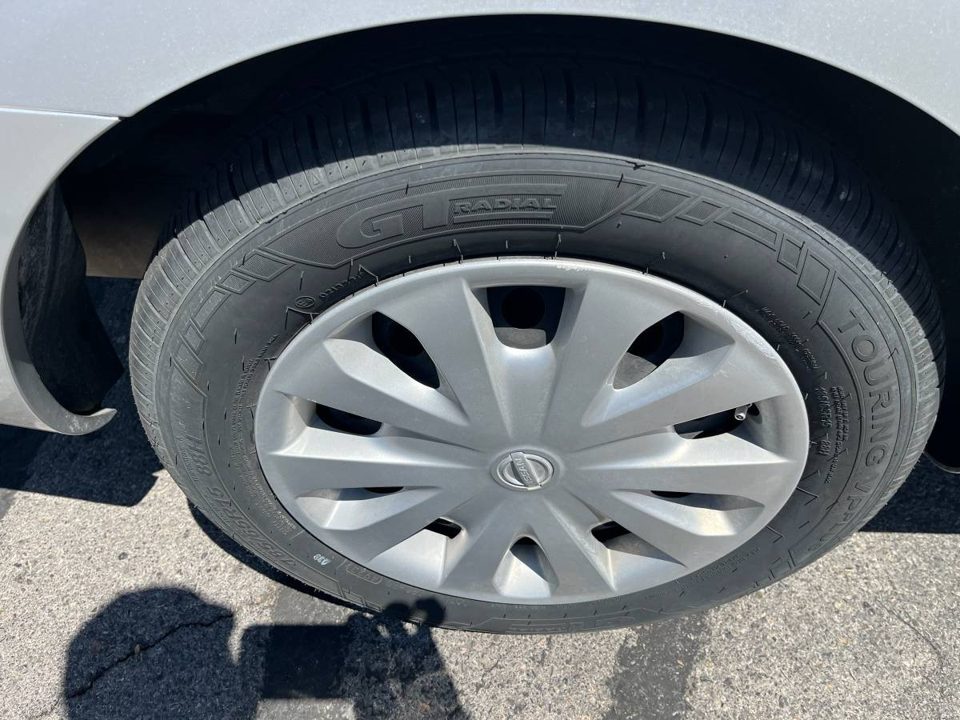2015 Nissan Versa SV 4cyl auto with and 43k orig