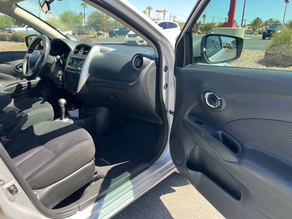 2015 Nissan Versa SV 4cyl auto with and 43k orig