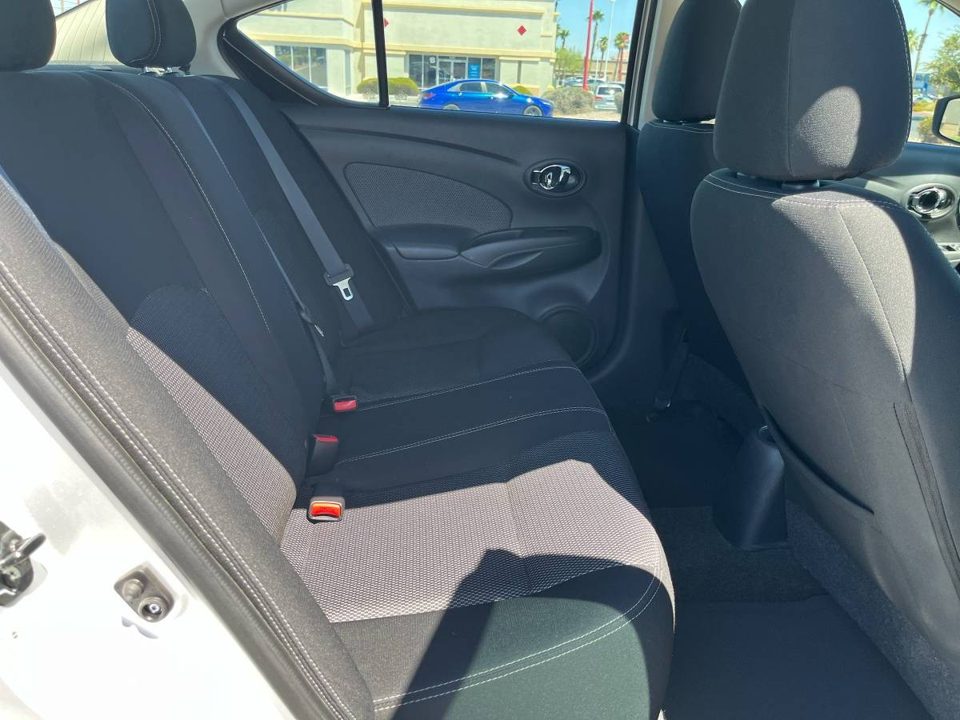2015 Nissan Versa SV 4cyl auto with and 43k orig