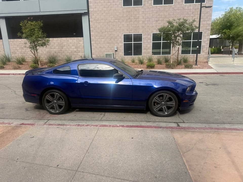 2013 Ford mustang v6 ready to go