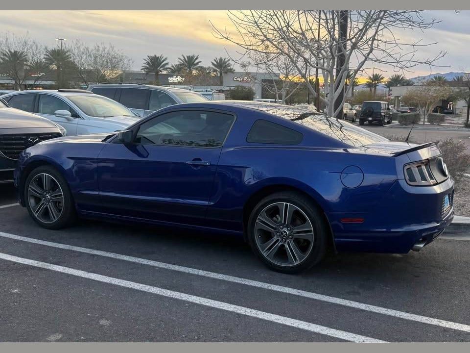 2013 Ford mustang v6 ready to go