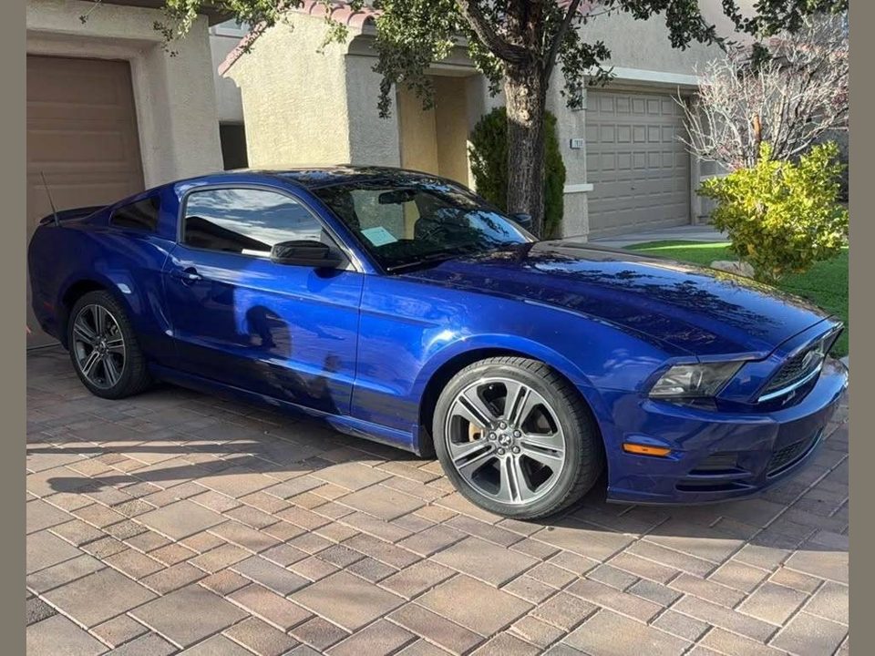 2013 Ford mustang v6 ready to go