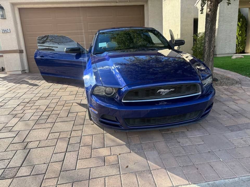 2013 Ford mustang v6 ready to go