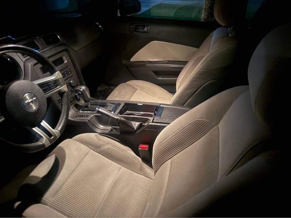 2013 Ford mustang v6 ready to go