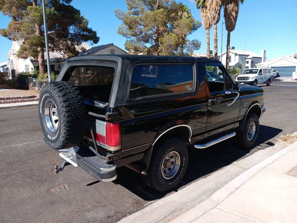 1990 Ford Bronco XLT 4WD $13000