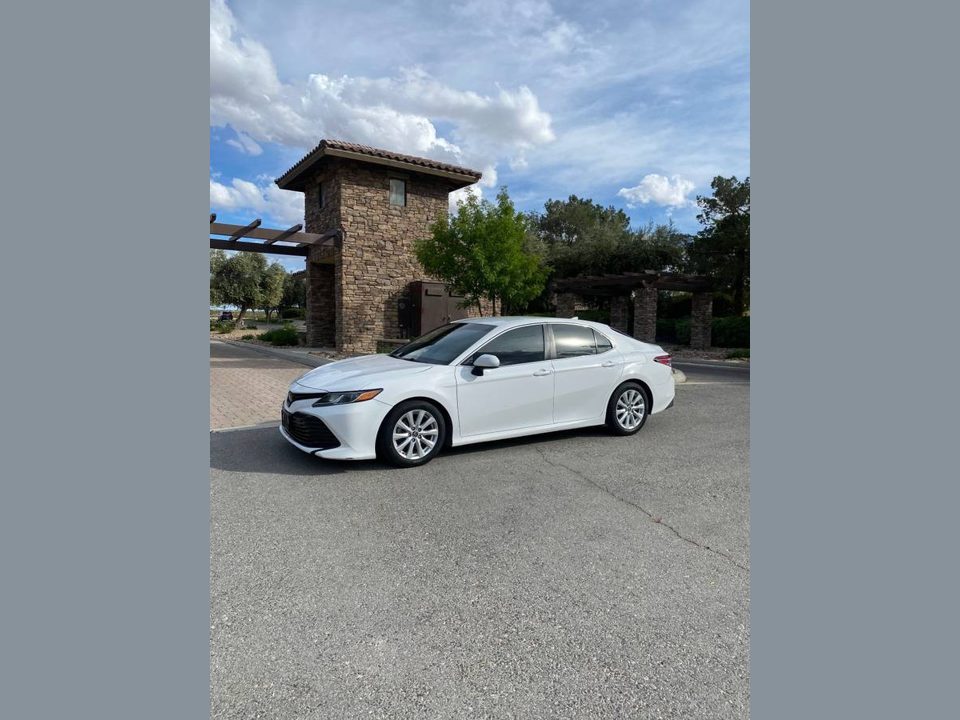 2019 Toyota camry LE