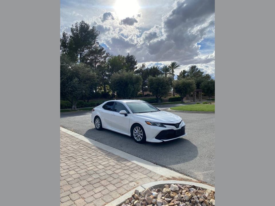 2019 Toyota camry LE