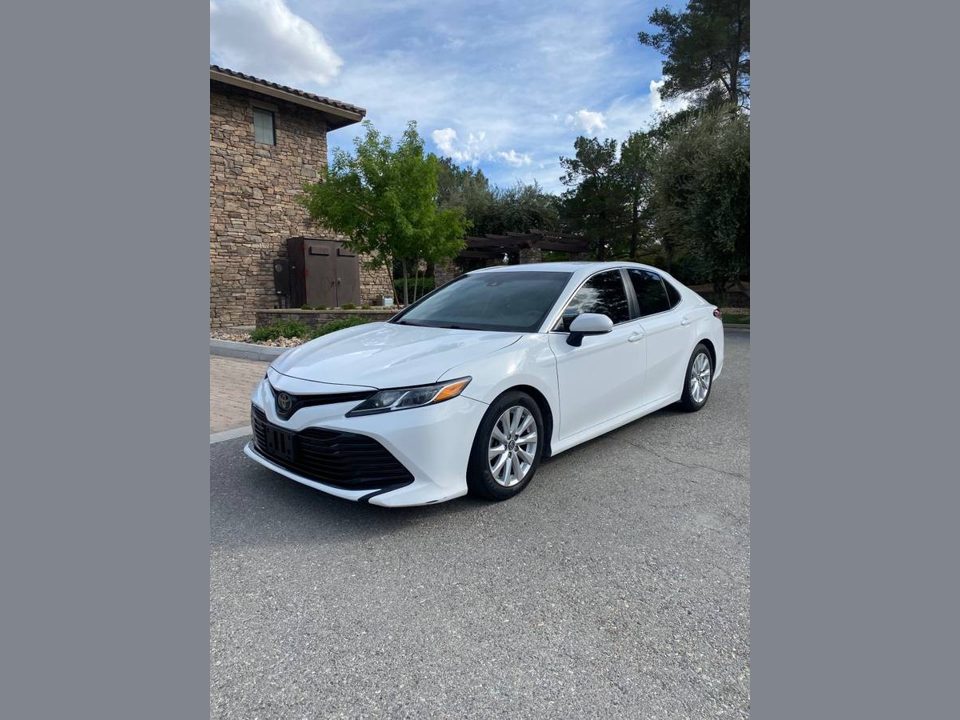 2019 Toyota camry LE