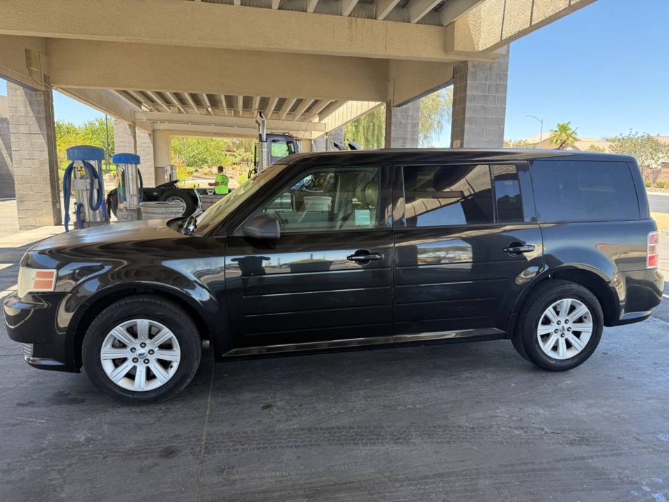 2011 Ford Flex SEL 3rd row seat Clean Nevada Title