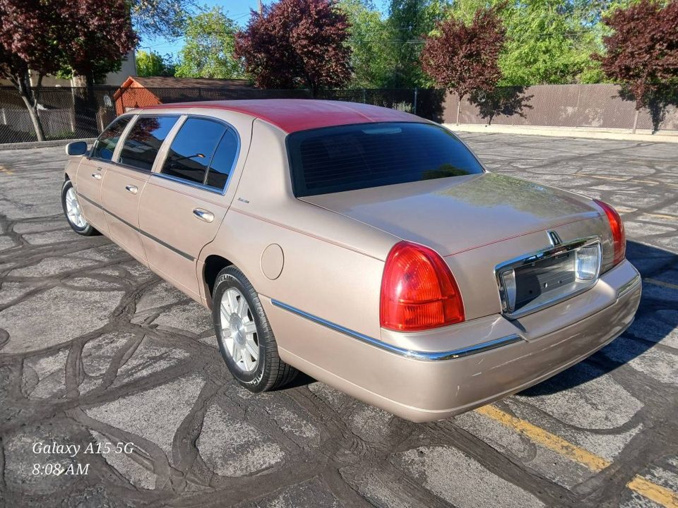 2011 Lincoln Town Car 6 Door Limo