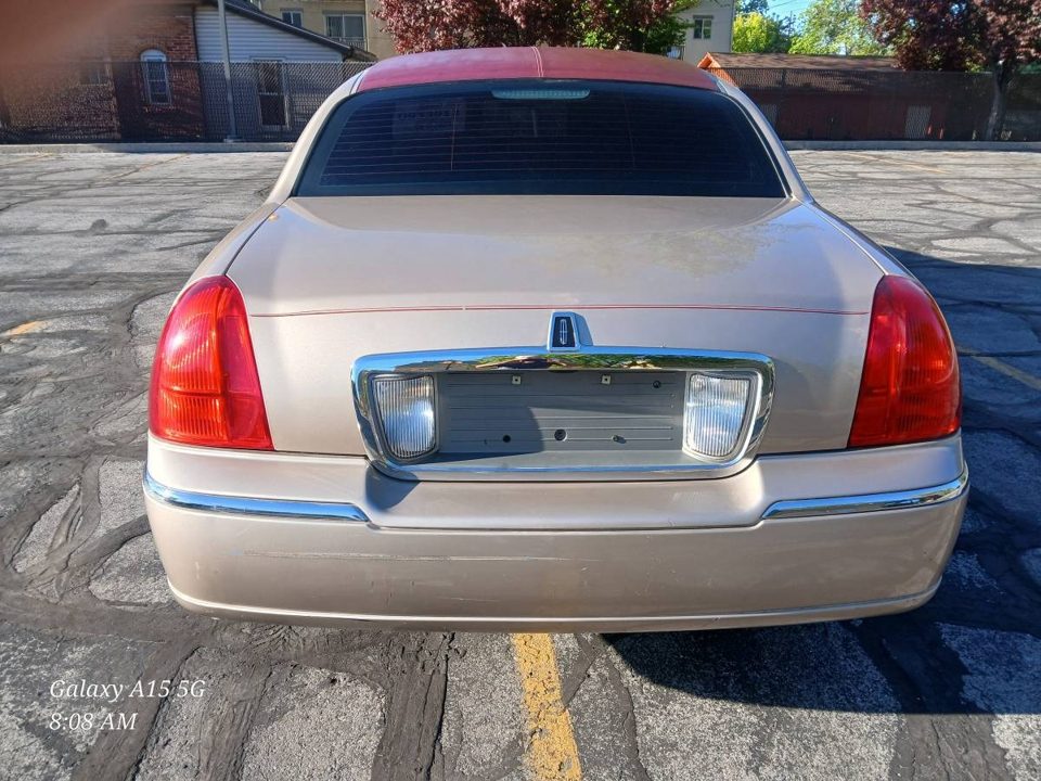 2011 Lincoln Town Car 6 Door Limo