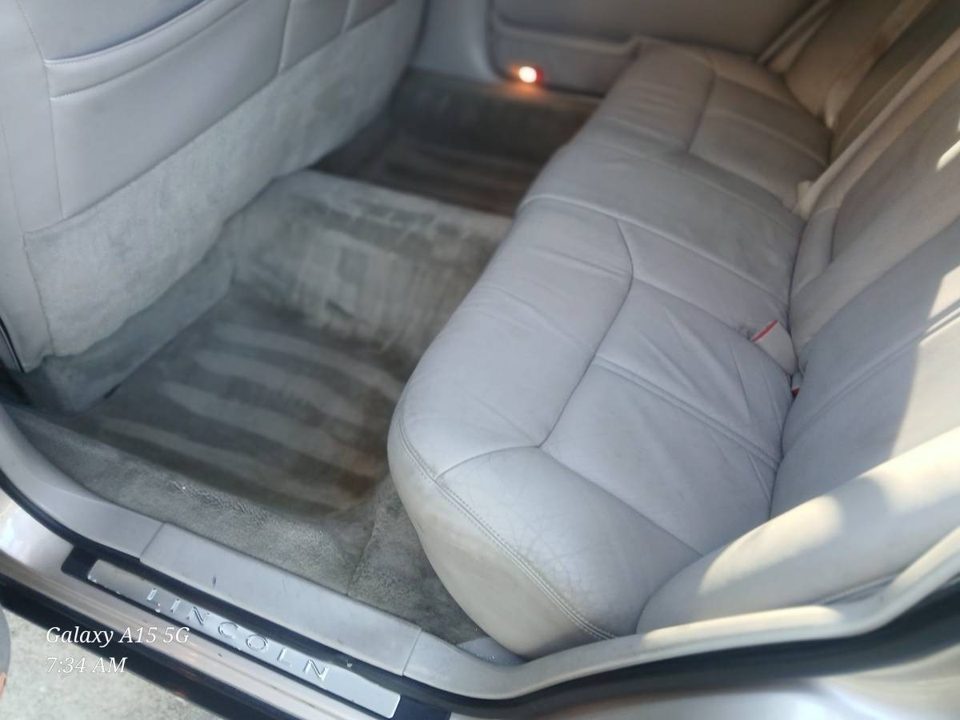 2011 Lincoln Town Car 6 Door Limo