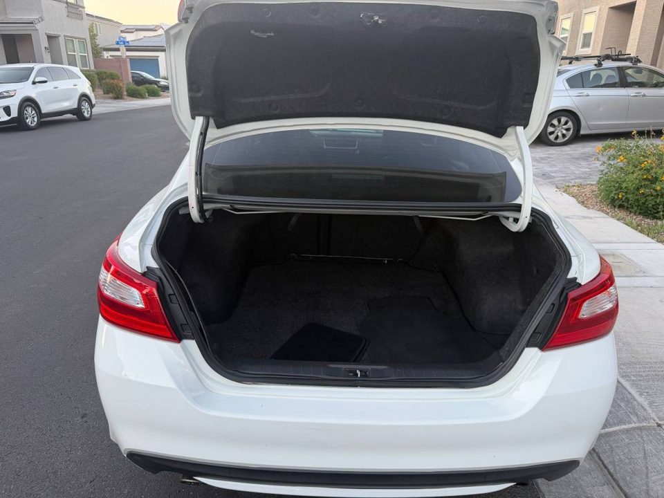 2017 Nissan Atlima