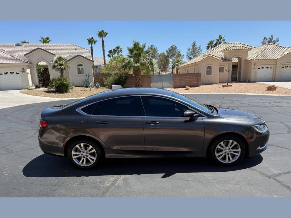2016 Chrysler 200 Limited Gorgeous Low Mileage Car