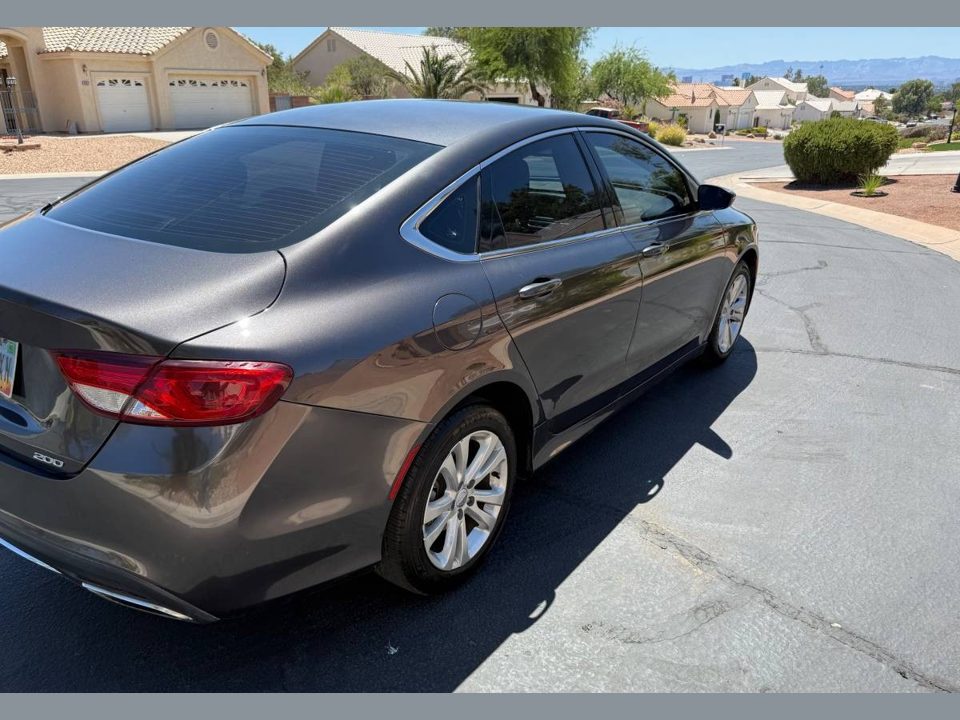 2016 Chrysler 200 Limited Gorgeous Low Mileage Car