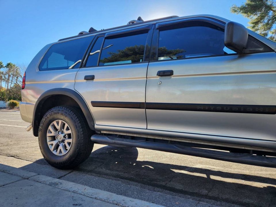 2000 Mitsubishi Montero Sport LS SUV