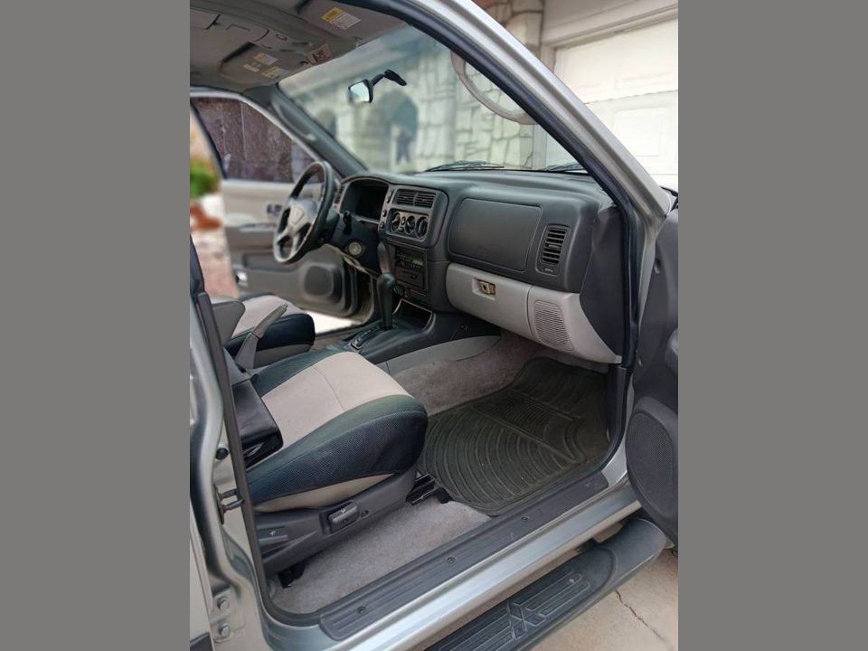 2000 Mitsubishi Montero Sport LS SUV