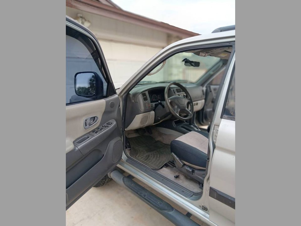 2000 Mitsubishi Montero Sport LS SUV