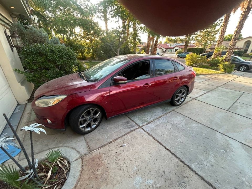 2013 Ford Focus SE Sedan – – $5000
