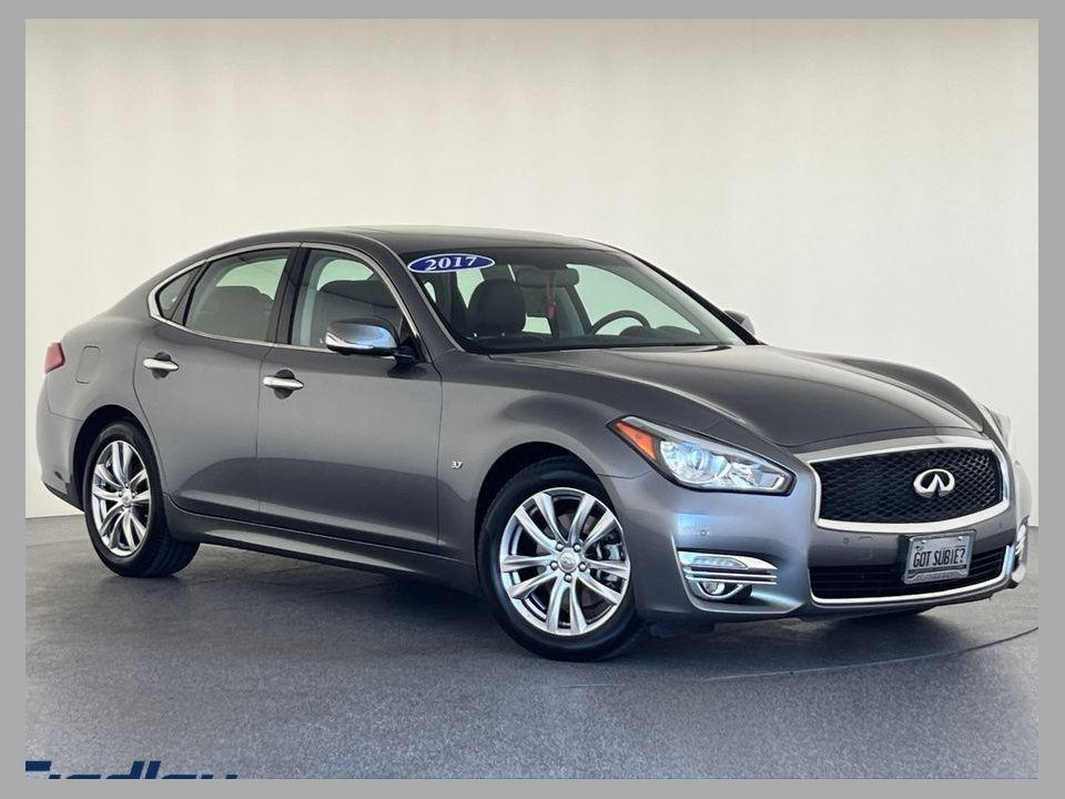 2017 INFINITI Q70 3.7