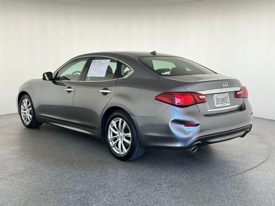 2017 INFINITI Q70 3.7