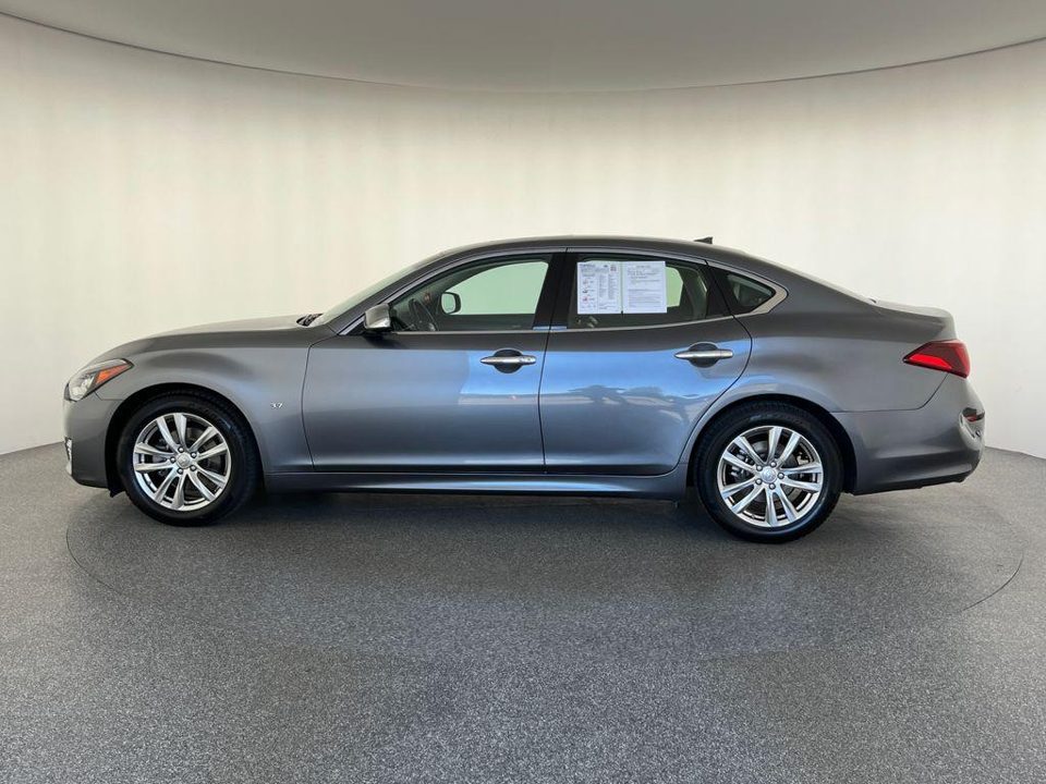 2017 INFINITI Q70 3.7