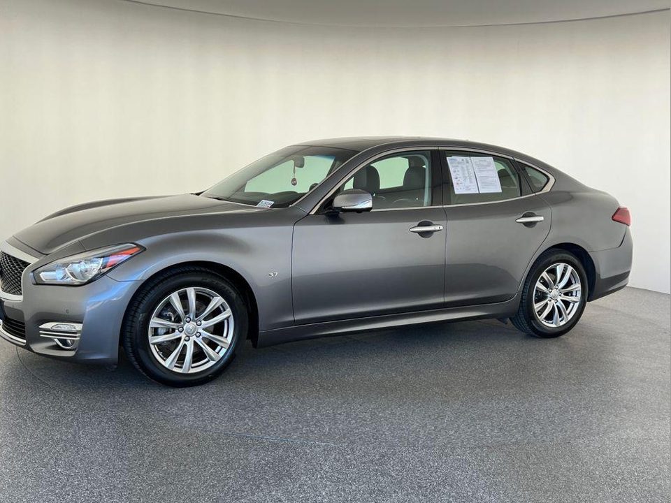 2017 INFINITI Q70 3.7
