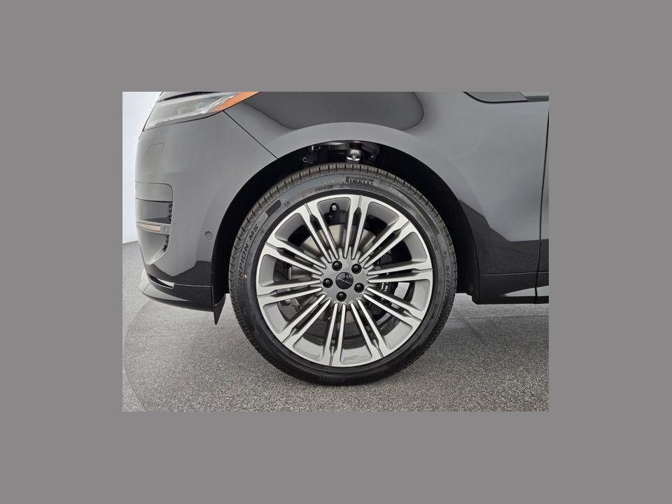 2026 Land Rover Range Rover Sport P460e Dynamic SE