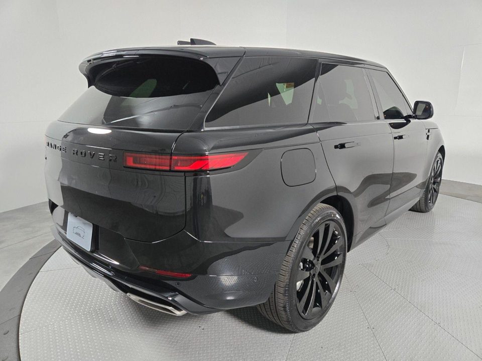 2026 Land Rover Range Rover Sport P460e Dynamic SE