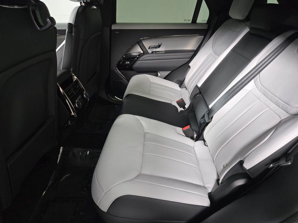 2026 Land Rover Range Rover Sport P400 Dynamic SE