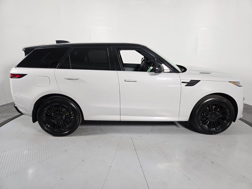 2026 Land Rover Range Rover Sport P400 Dynamic SE