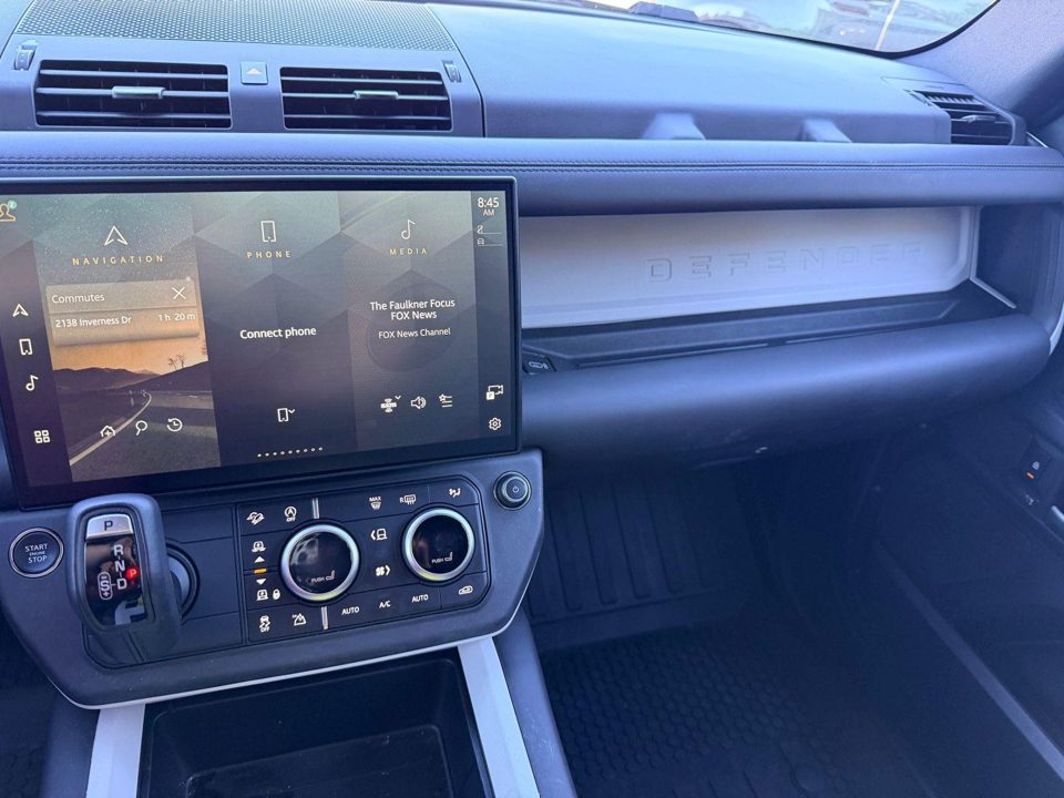 2026 Land Rover Defender P400 X-Dynamic SE