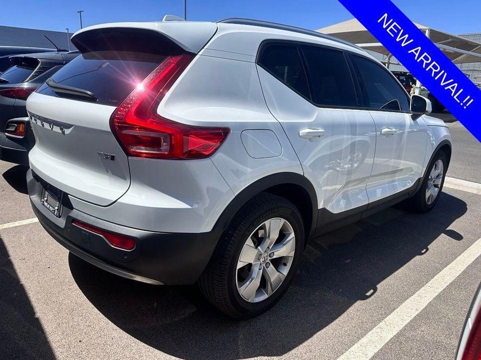2020 Volvo XC40 T5 Momentum