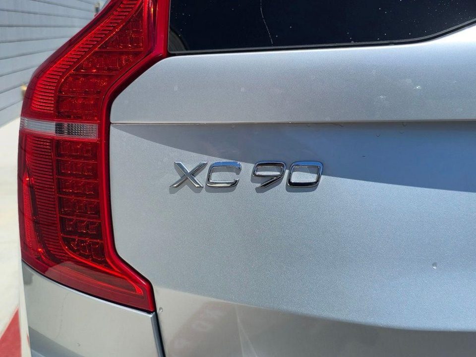 2021 Volvo XC90 T6 Momentum 7 Passenger