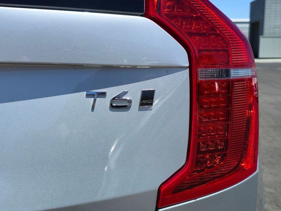 2021 Volvo XC90 T6 Momentum 7 Passenger