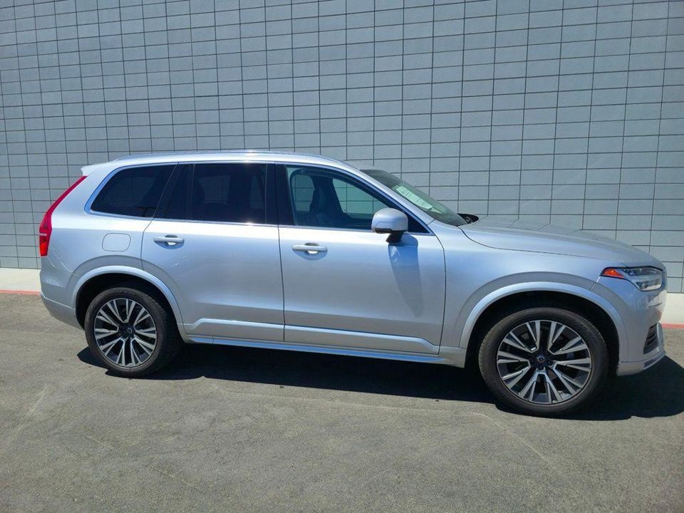 2021 Volvo XC90 T6 Momentum 7 Passenger