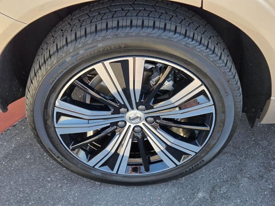 2023 Volvo XC60 RECHARGE PLUG-IN HYBRID T8 Plus Bright Theme