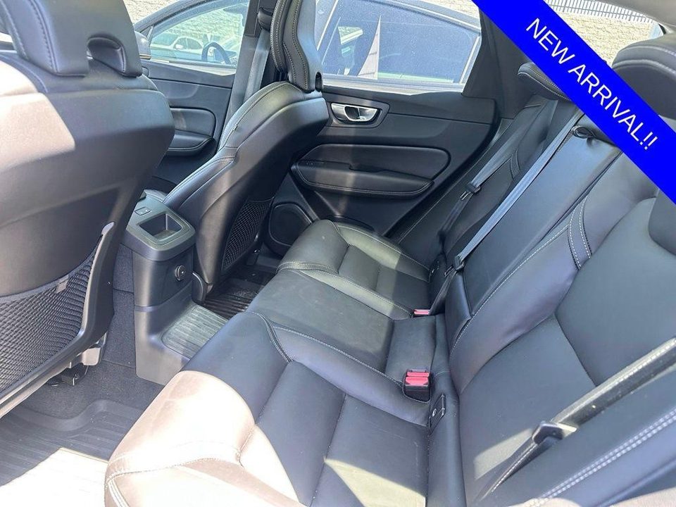 2023 Volvo XC60 RECHARGE PLUG-IN HYBRID T8 Ultimate Dark Theme