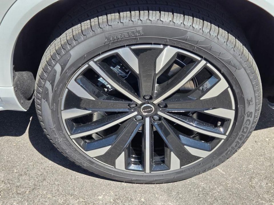 2026 Volvo XC90 PLUG-IN HYBRID Plus, T8 AWD, Electric/Gasoline, Bright, 7 Seats