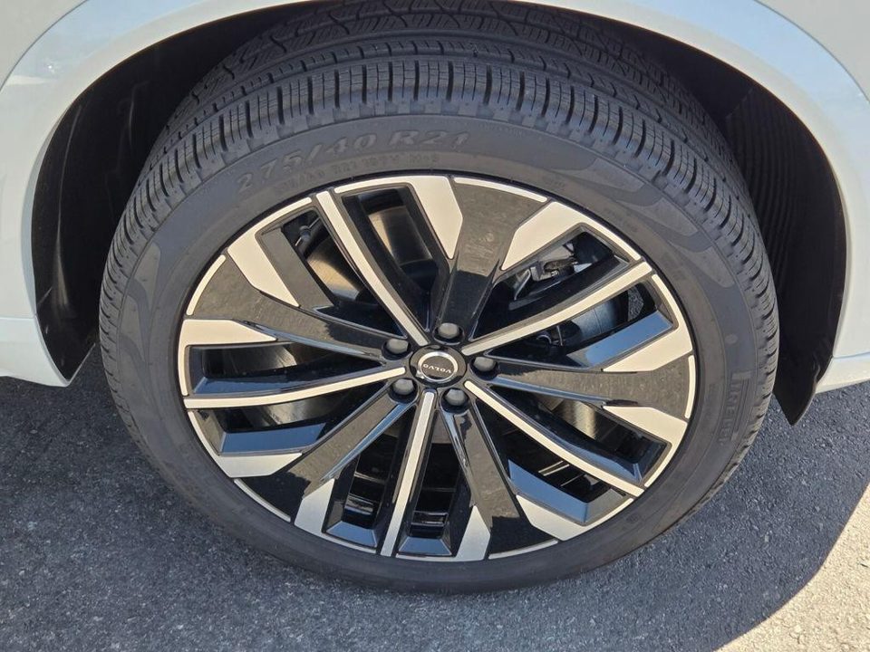 2026 Volvo XC90 PLUG-IN HYBRID Plus, T8 AWD, Electric/Gasoline, Bright, 7 Seats