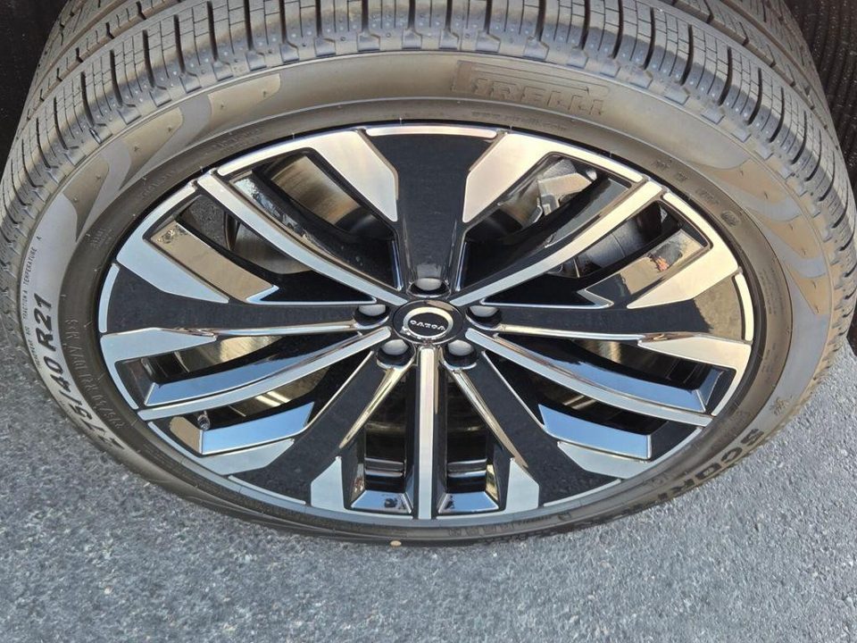 2026 Volvo XC90 PLUG-IN HYBRID Plus, T8 AWD, Electric/Gasoline, Bright, 7 Seats