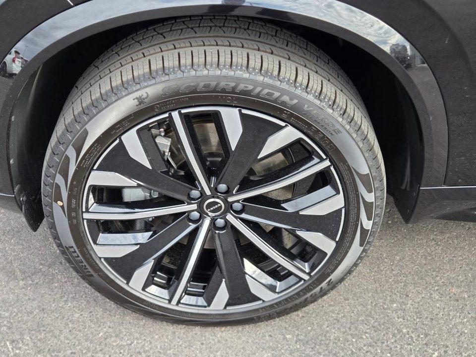 2026 Volvo XC90 PLUG-IN HYBRID Plus, T8 AWD, Electric/Gasoline, Bright, 7 Seats