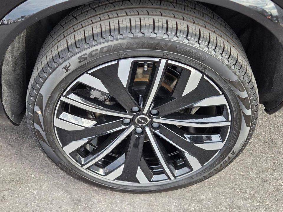 2026 Volvo XC90 PLUG-IN HYBRID Plus, T8 AWD, Electric/Gasoline, Bright, 7 Seats