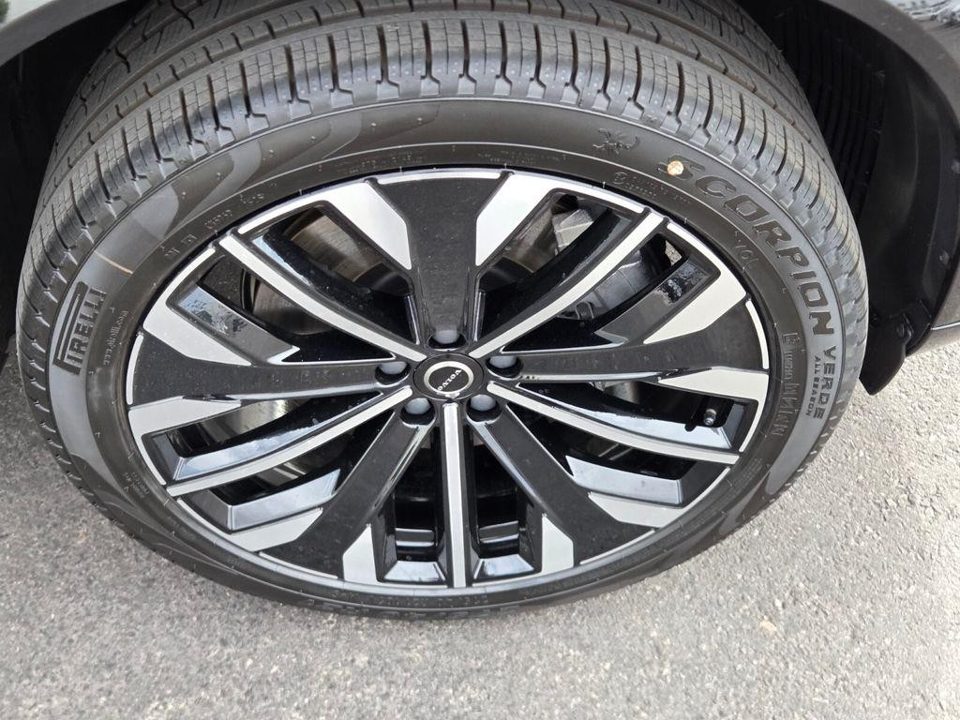 2026 Volvo XC90 PLUG-IN HYBRID Plus, T8 AWD, Electric/Gasoline, Bright, 7 Seats