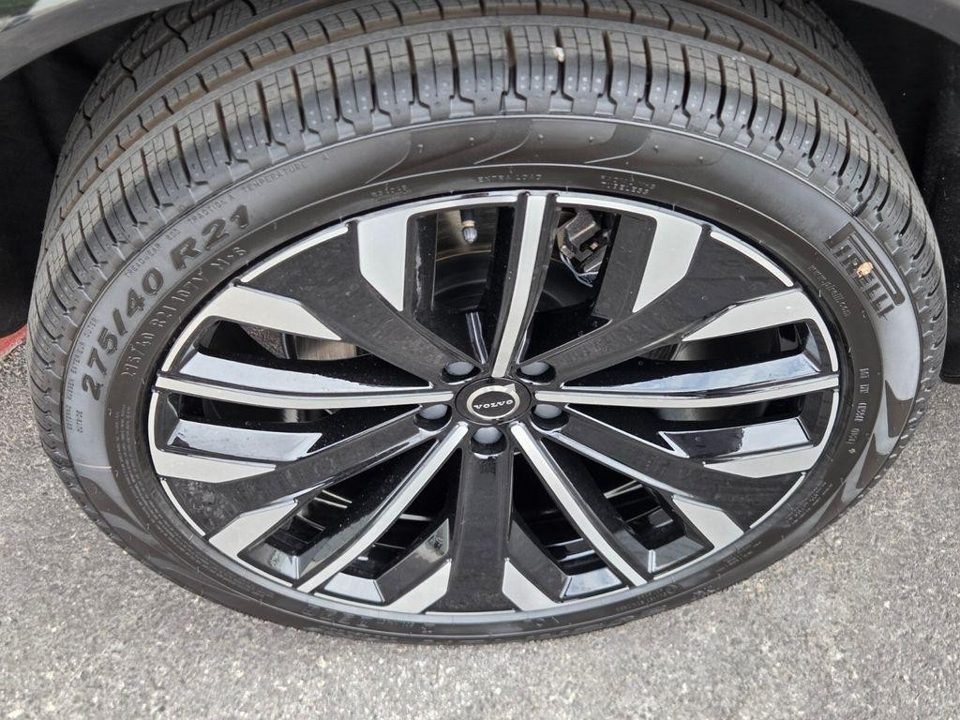 2026 Volvo XC90 PLUG-IN HYBRID Plus, T8 AWD, Electric/Gasoline, Bright, 7 Seats
