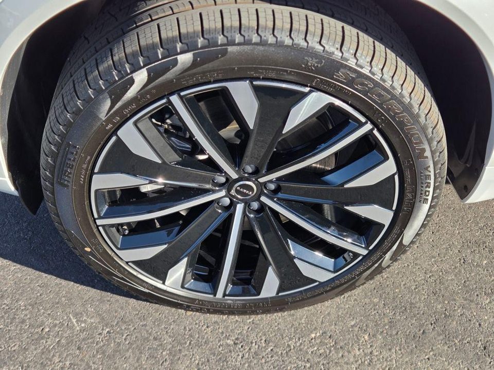 2026 Volvo XC90 PLUG-IN HYBRID Plus, T8 AWD, Electric/Gasoline, Bright, 7 Seats