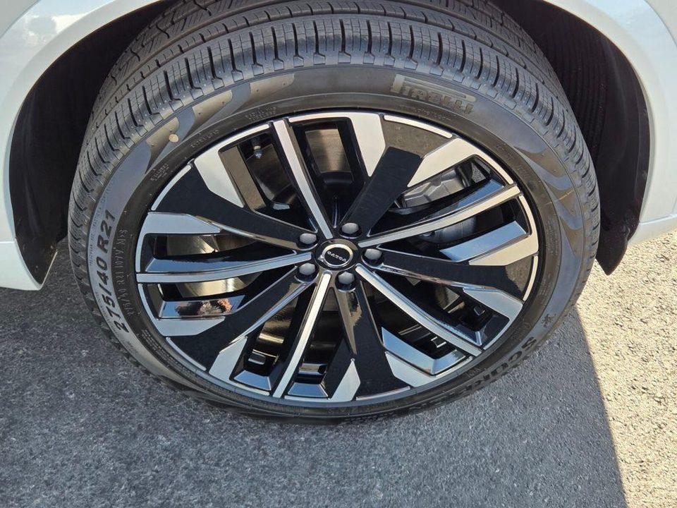 2026 Volvo XC90 PLUG-IN HYBRID Plus, T8 AWD, Electric/Gasoline, Bright, 7 Seats